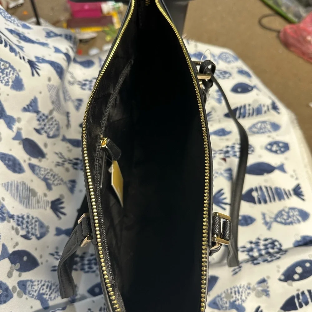 Michael Kors Elegant Black Tote with Gold Details - Picture 2 of 6